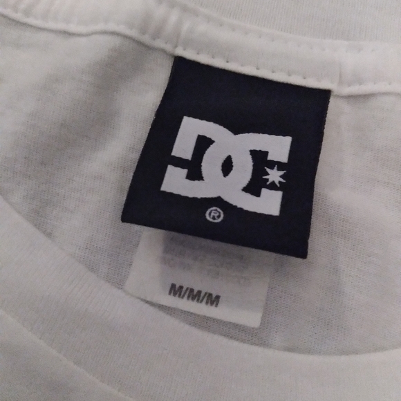 NWOT DC fitted graphic tee - Picture 4 of 6